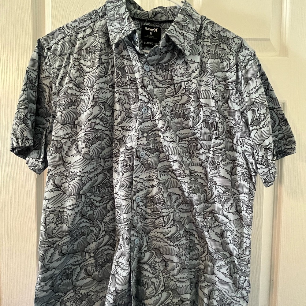 Hurley Men's Light Blue & Black Floral Short-Sleeve Button-Up Shirt